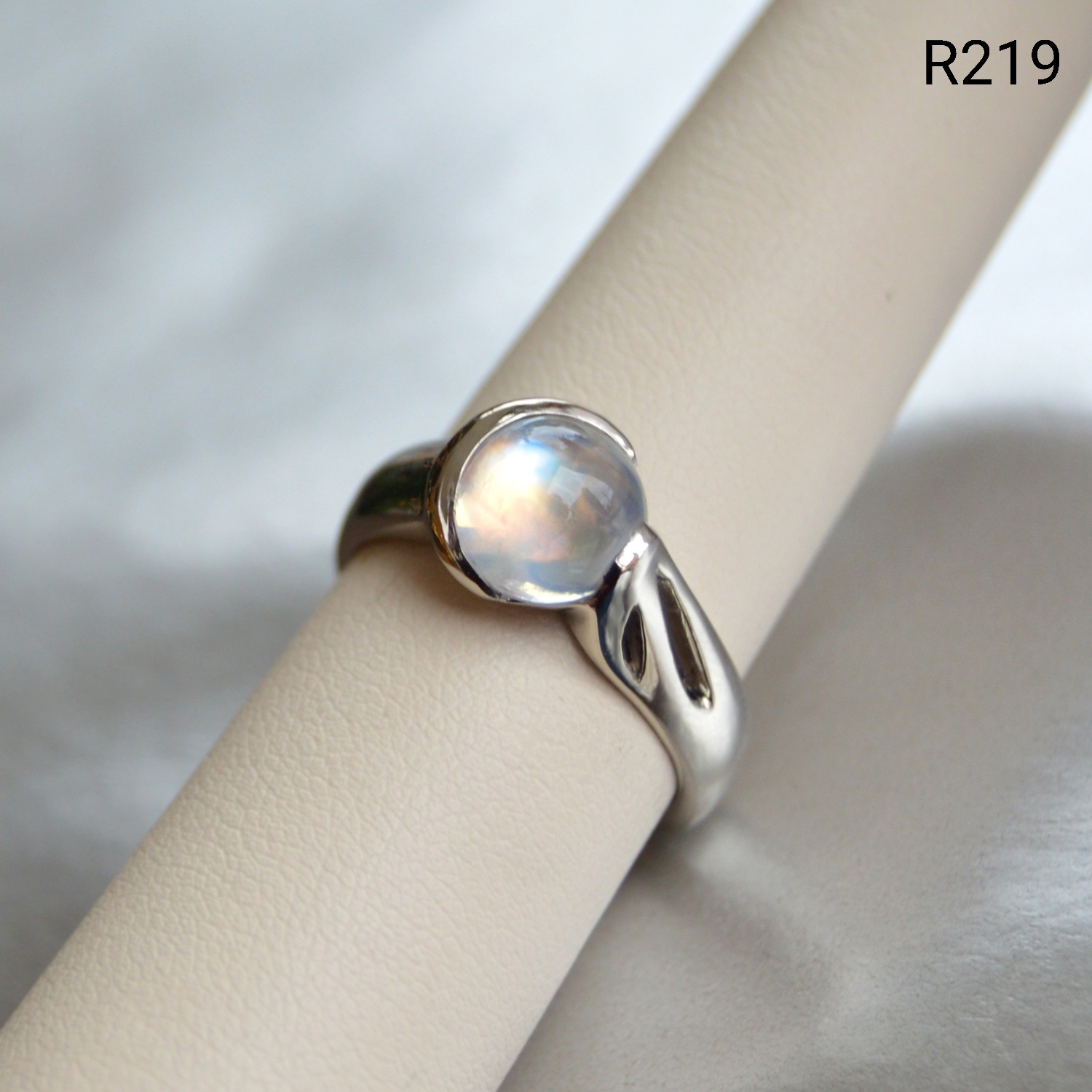 Ring Rainbow Moonstone2