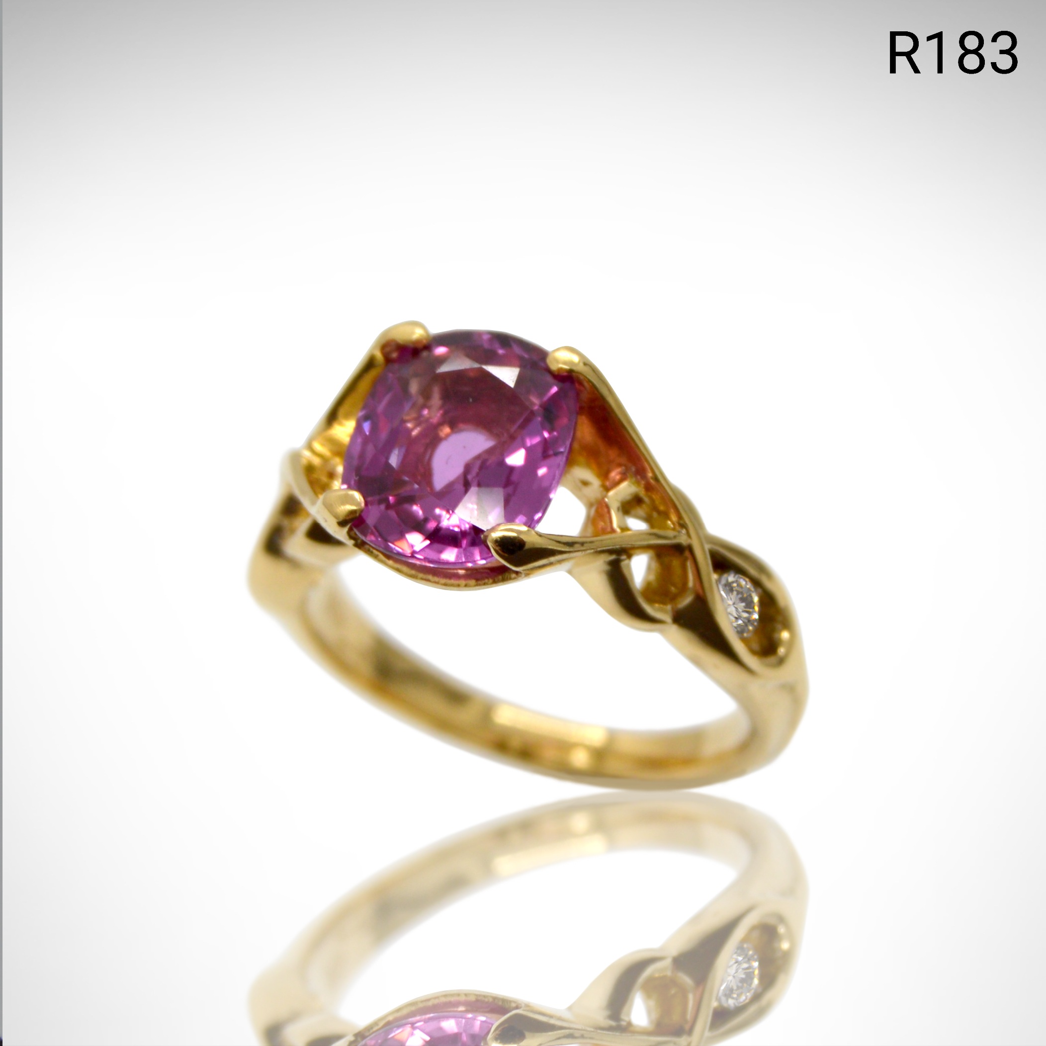 Ring_18K Pink Sapphire Twist