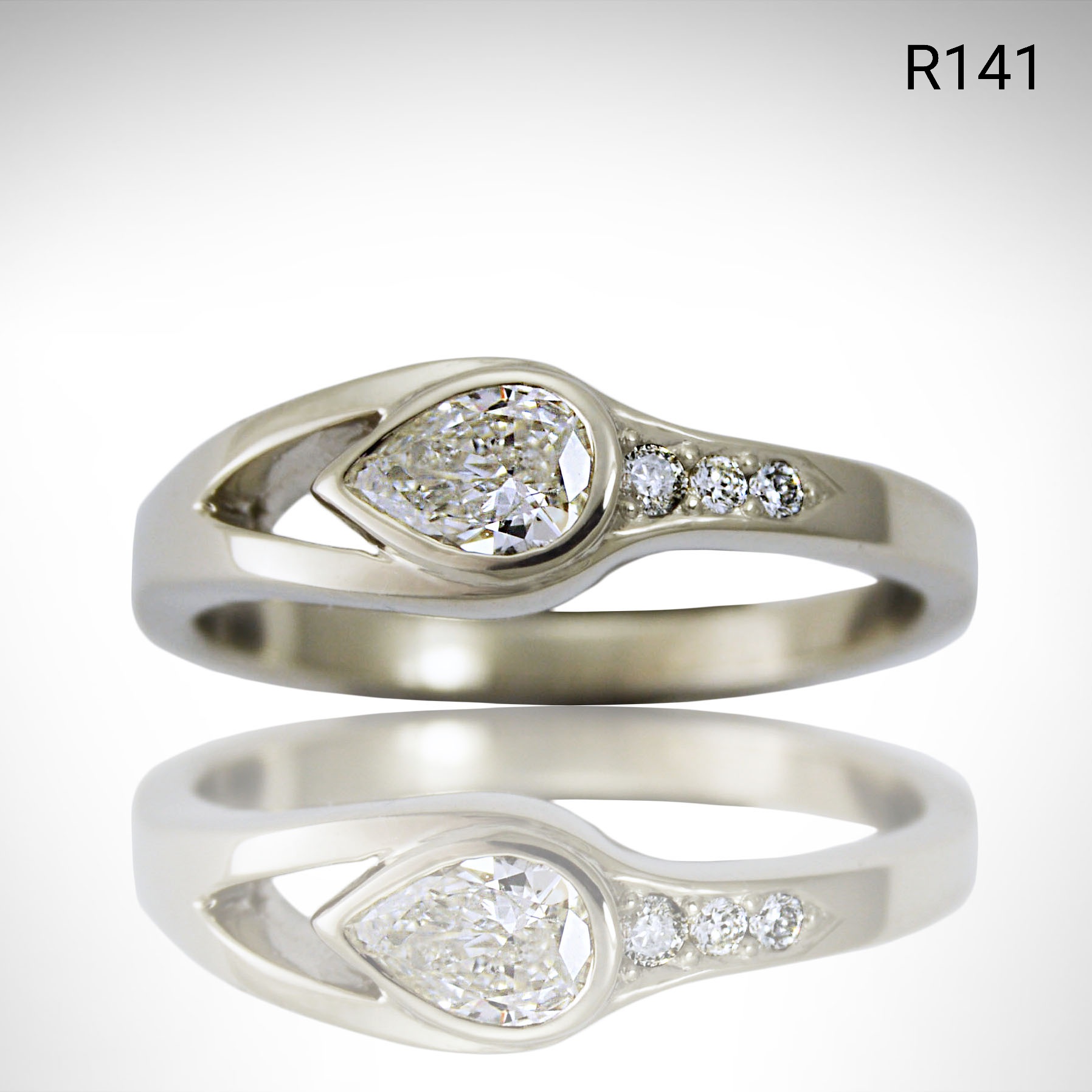 Ring_PearDiamond_White_Gold