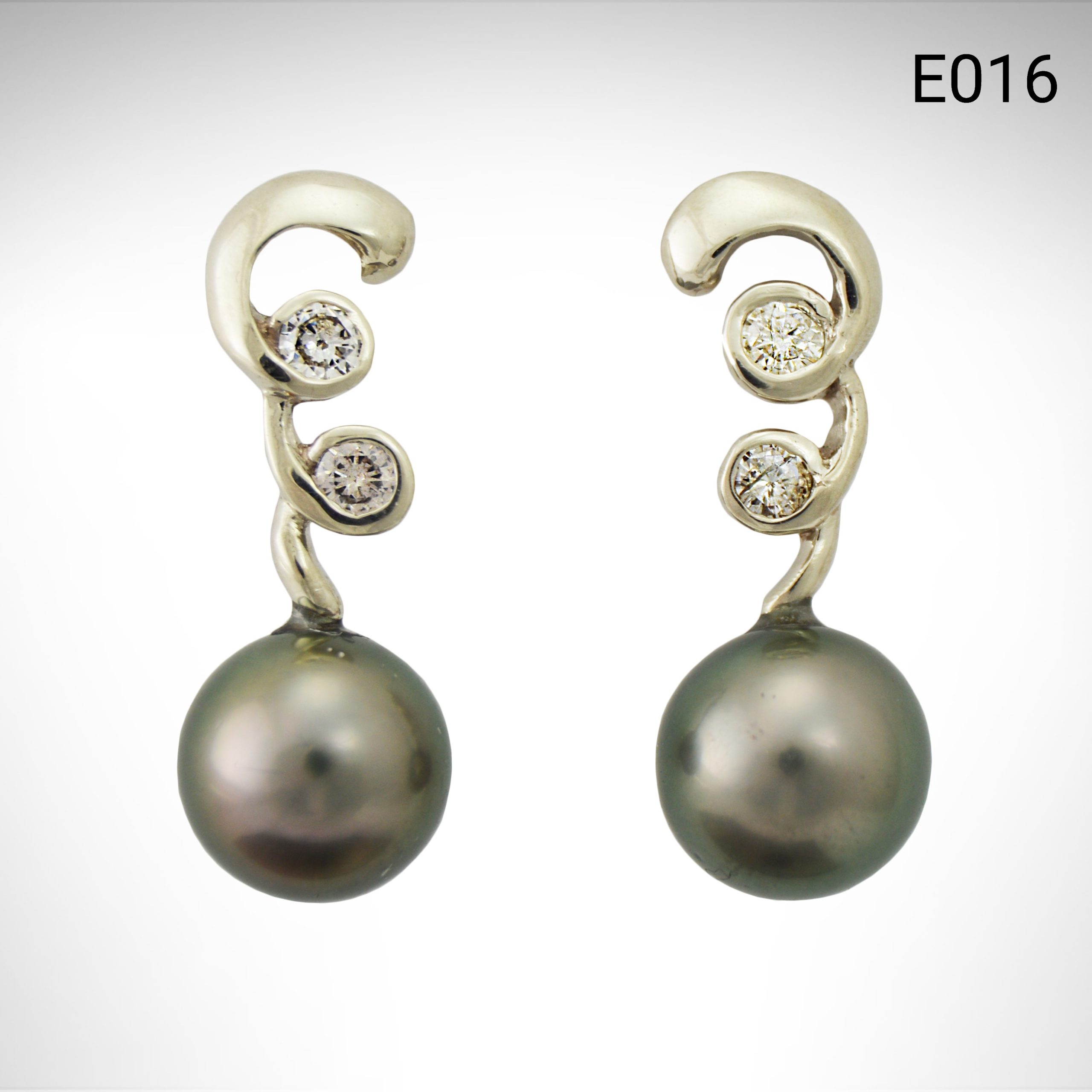 earrings_whitegold_blackpearl