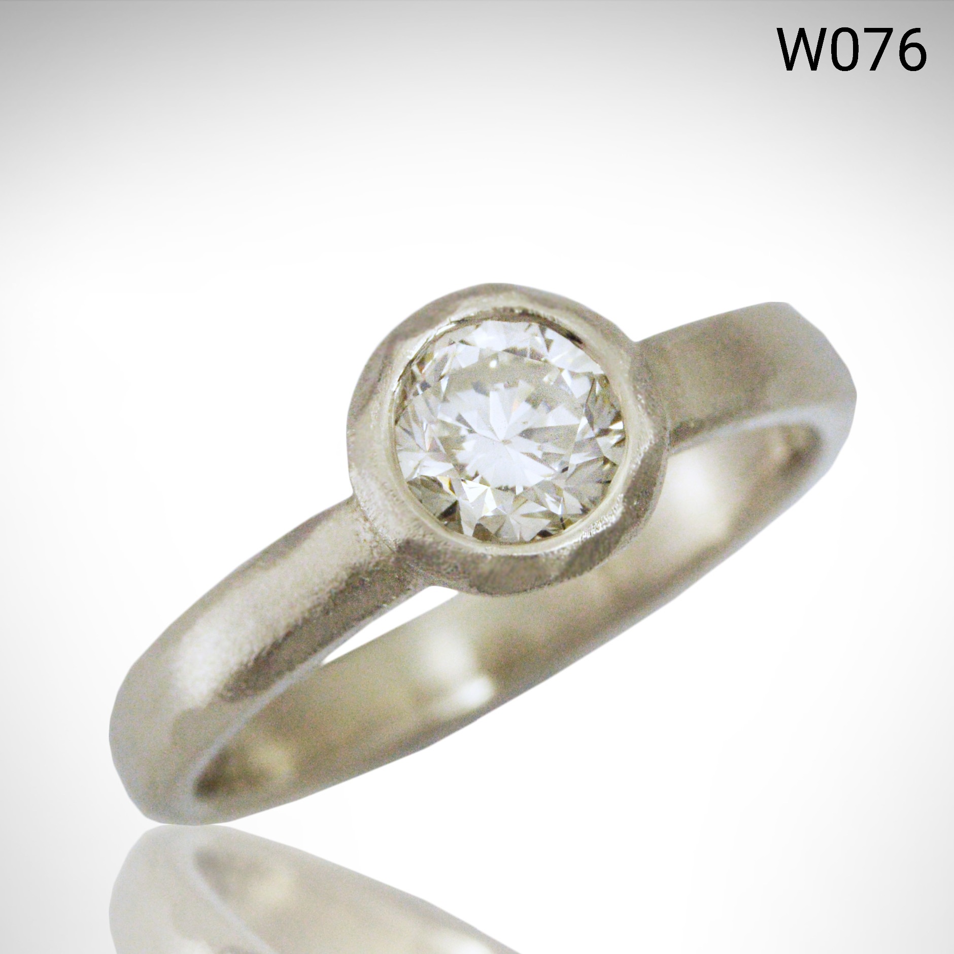 Ring_solitaire_whitegold